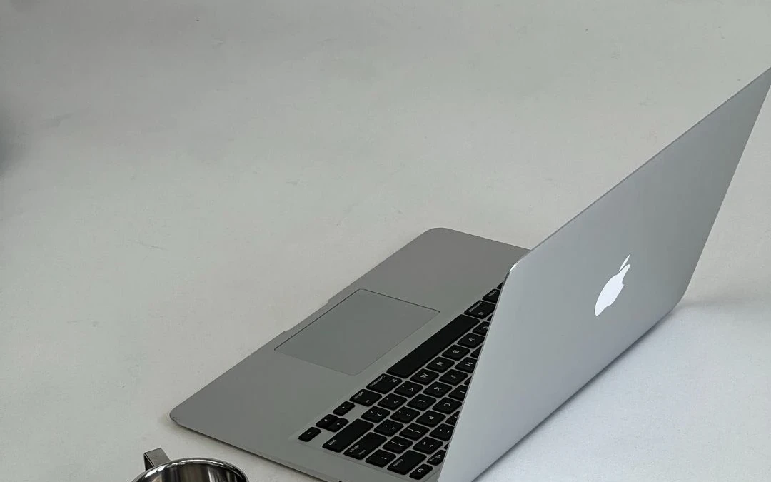 How to Easily Outline Your Text in Canva