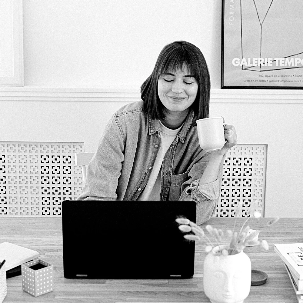 blogger on laptop drinking coffee