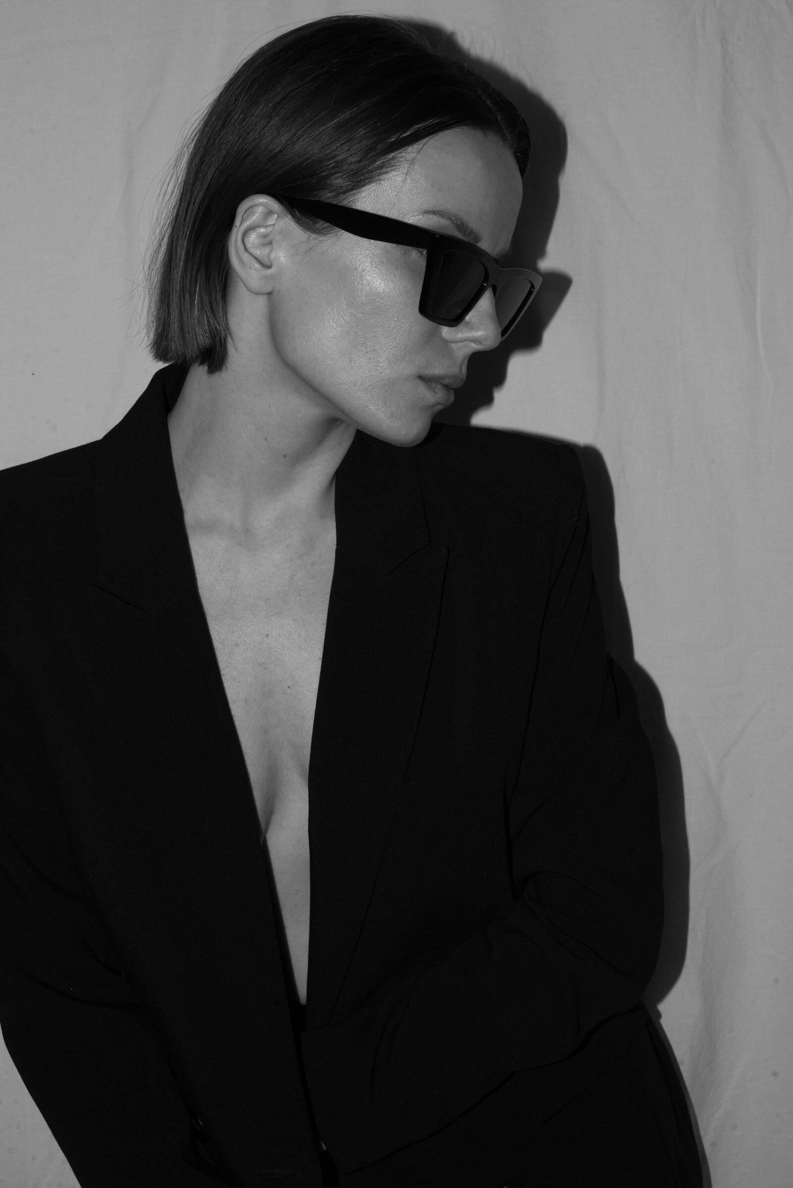 black and white image of girl with sunglasses