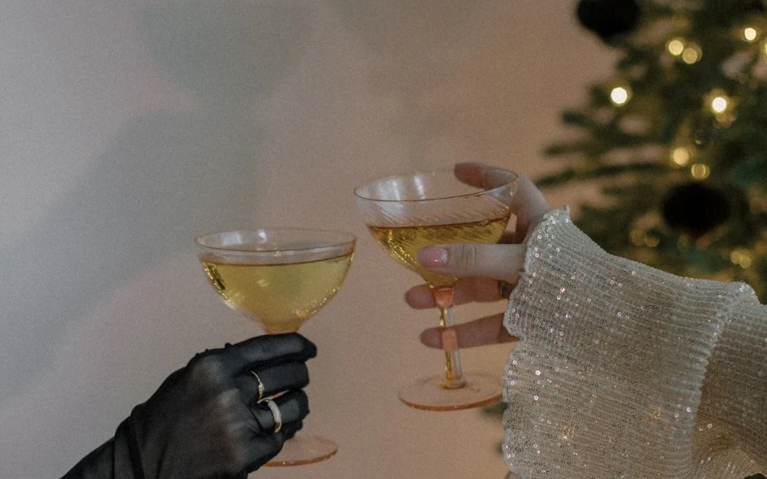 Holiday Blog Traffic Survival Guide: How to Keep Views Steady When You’re Offline